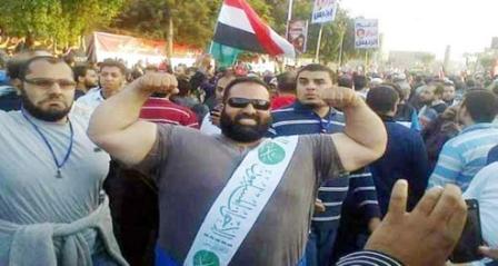 مليشيات (الاخوان المسلمين) يستعرضون عضلاتهم في شوارع القاهرة